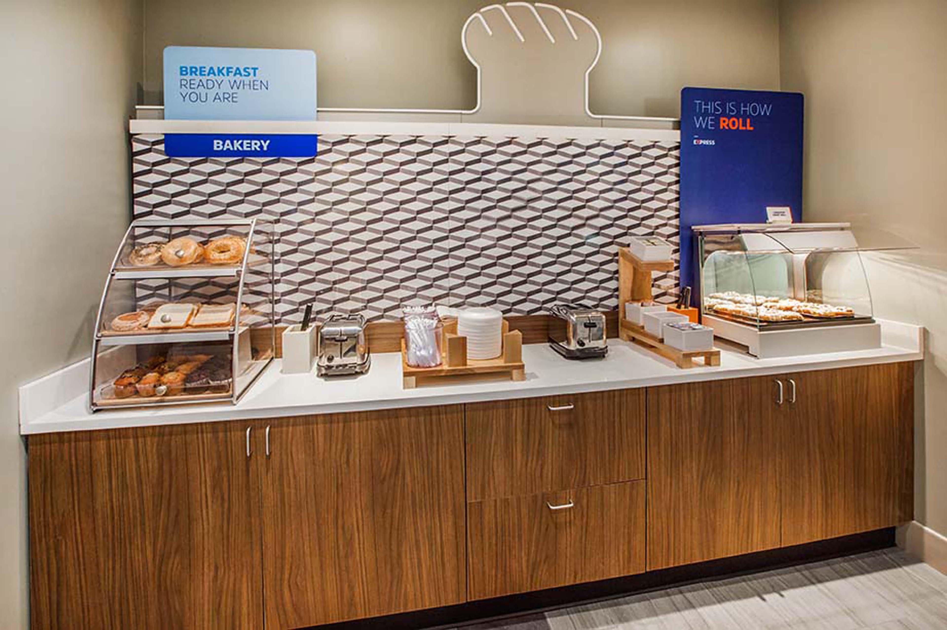 Holiday Inn Express Hotel Pittsburgh-North/Harmarville By Ihg Esterno foto