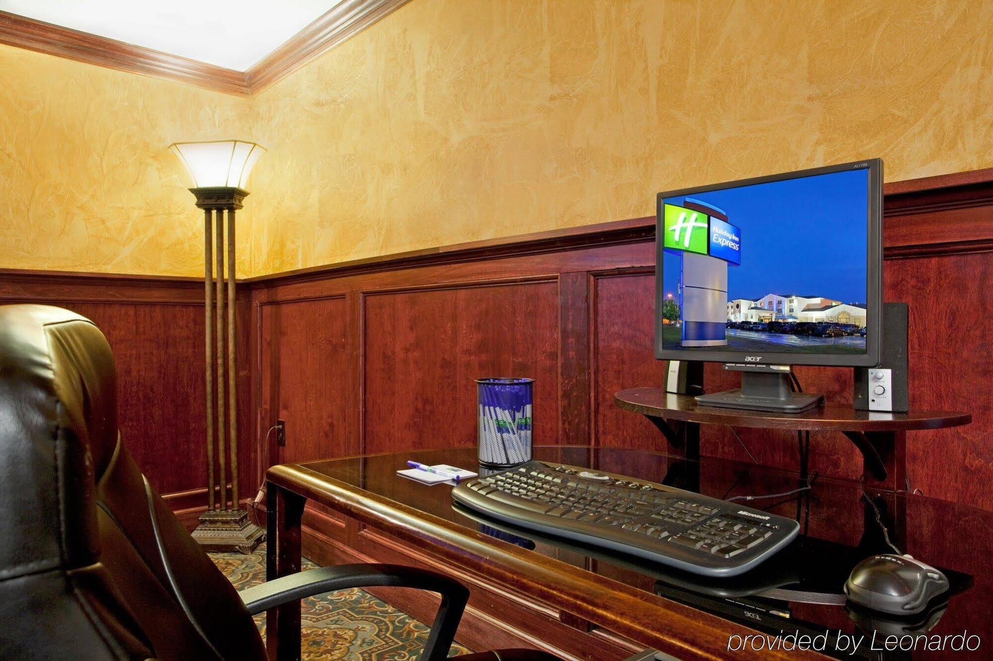 Holiday Inn Express Hotel Pittsburgh-North/Harmarville By Ihg Esterno foto